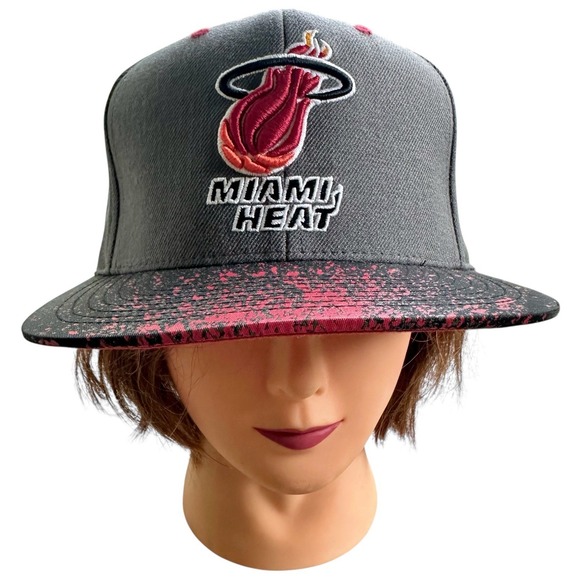 RARE! Miami Heat Mitchell & Ness‎ Snap Back Grey with Flamed Bill Hat /Cap NBA - Picture 3 of 12